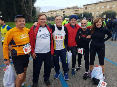 Marcello con un gruppo di amici a Sabaudia