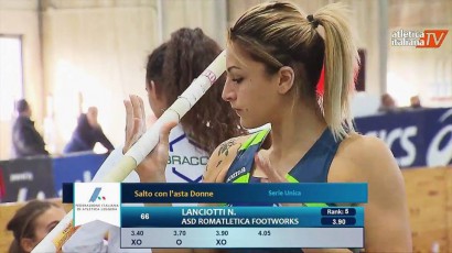 Nikita concentrata per la prima prova a 4m05