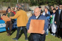il nostro carissimo don Massimo nell'ultimo convegno di Gaeta mentre depone un mattone per il monumento della memoria delle Due Sicilie il nostro carissimo don Massimo nell'ultimo convegno di Gaeta mentre depone un mattone per il monumento della memoria delle Due Sicilie