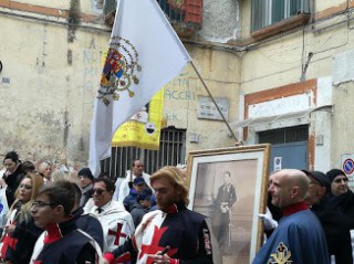 la partenza del corteo con il quadro di Re Francesco II la partenza del corteo con il quadro di Re Francesco II