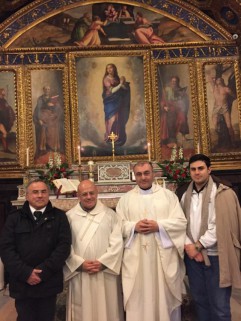 Foto gruppo dinanzi all'immagine della Vergine Immacolata Foto gruppo dinanzi all'immagine della Vergine Immacolata