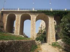 IL GRANDE PONTE DI POLIGNANO IL GRANDE PONTE DI POLIGNANO