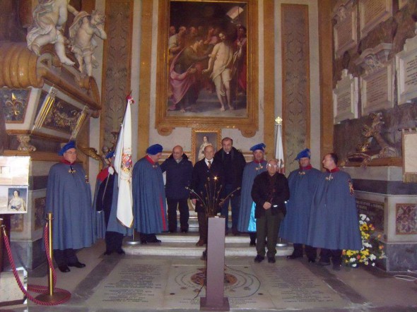 Foto ricordo alla tomba dei Borbone-Due Sicilie - Basilica di Santa Chiara 20 gennaio 2015 Foto ricordo alla tomba dei Borbone-Due Sicilie - Basilica di Santa Chiara 20 gennaio 2015