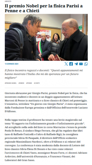Il sindaco di Chieti Diego Ferrara consegna allo scienziato Parisi il libro di Raffaele Bigi "CHIETI Passato, Presente e...Fururo" edito dalla Casa Editrice Rocco Carabba.