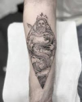 Anche un tatuaggio...